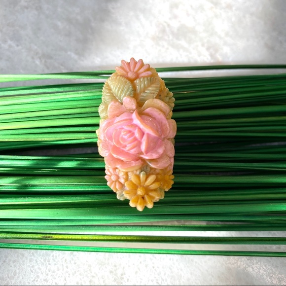 Vintage Jewelry - Vintage 1930s/1940s celluloid floral ring